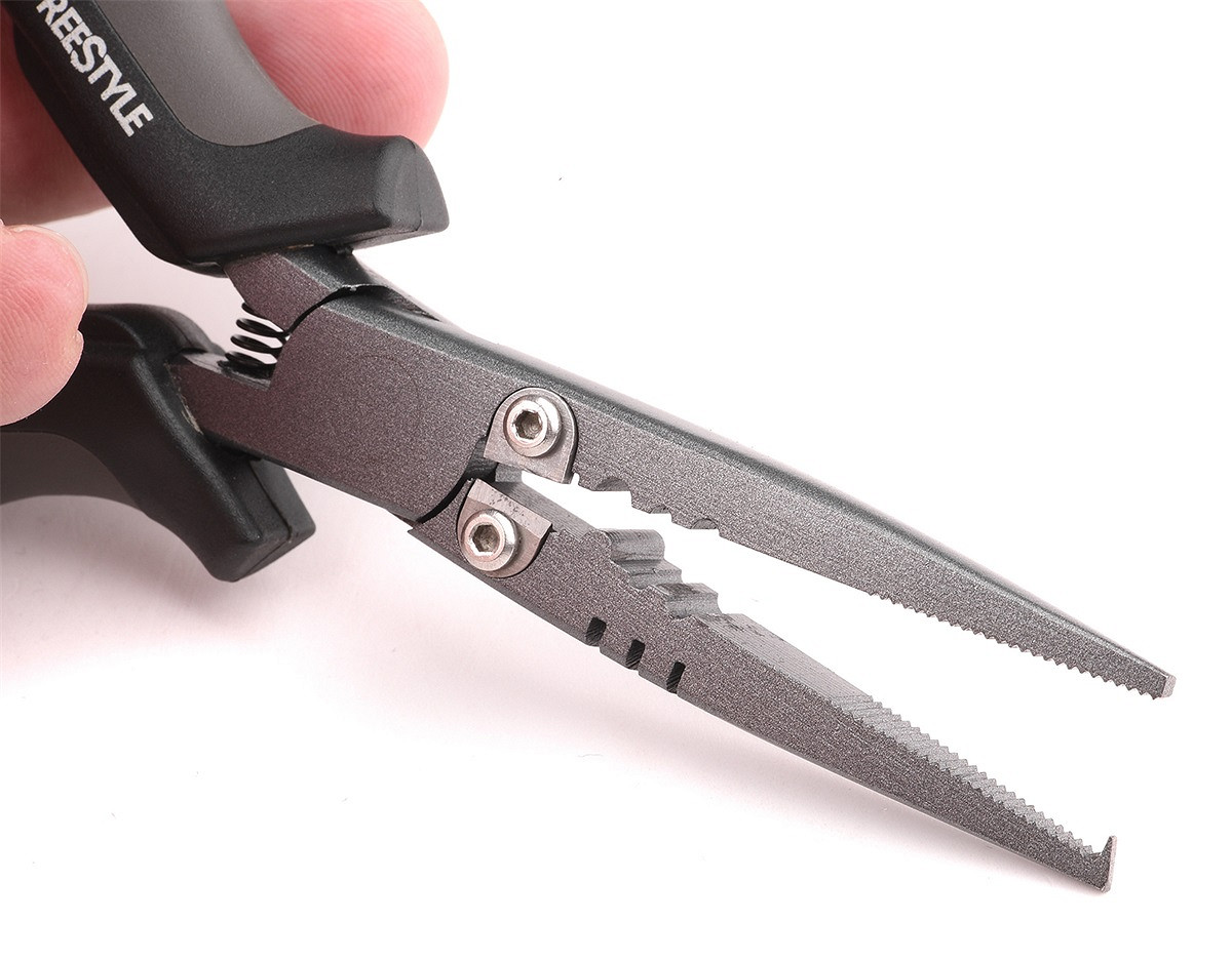 SPRO Freestyle Plier 18 cm Multifunktionszange