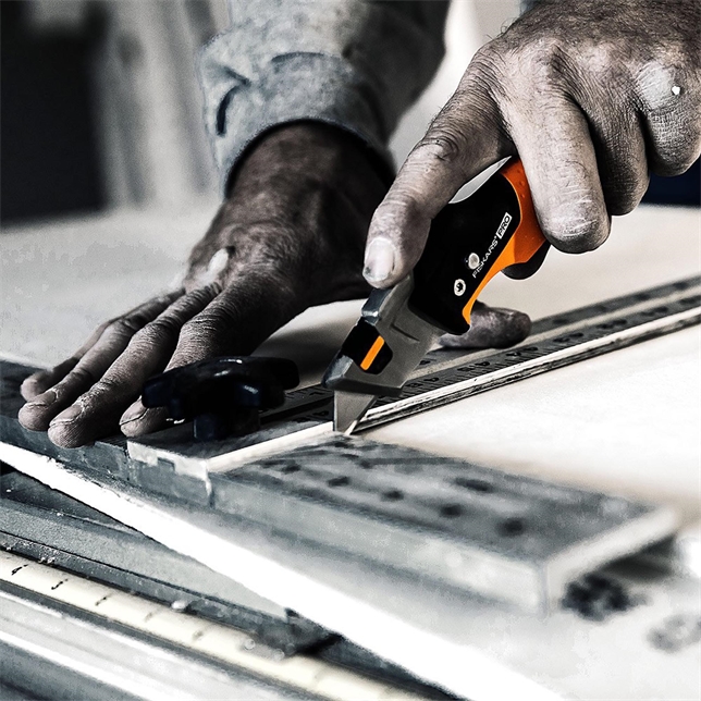 Fiskars CarbonMax Universal-Klappmesser