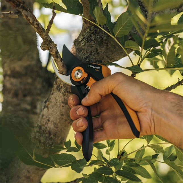 Fiskars P541 Plus SmartFit Bypass-Gartenschere