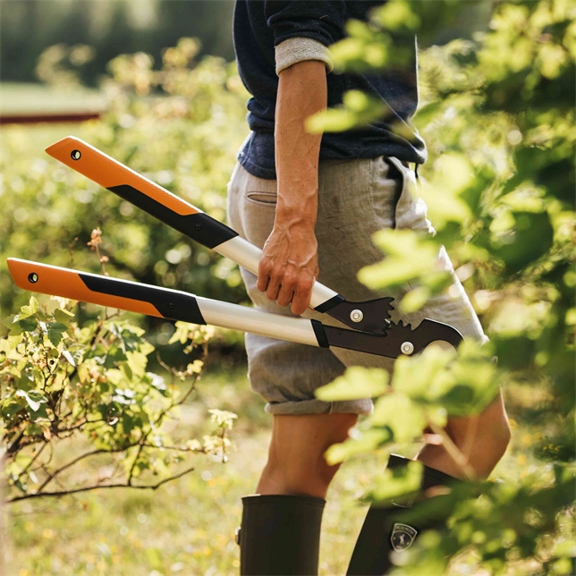 Fiskars LX92-S PowerGear X Bypass-Getriebeastschere 57 cm für frisches Holz bis Ø 38 mm