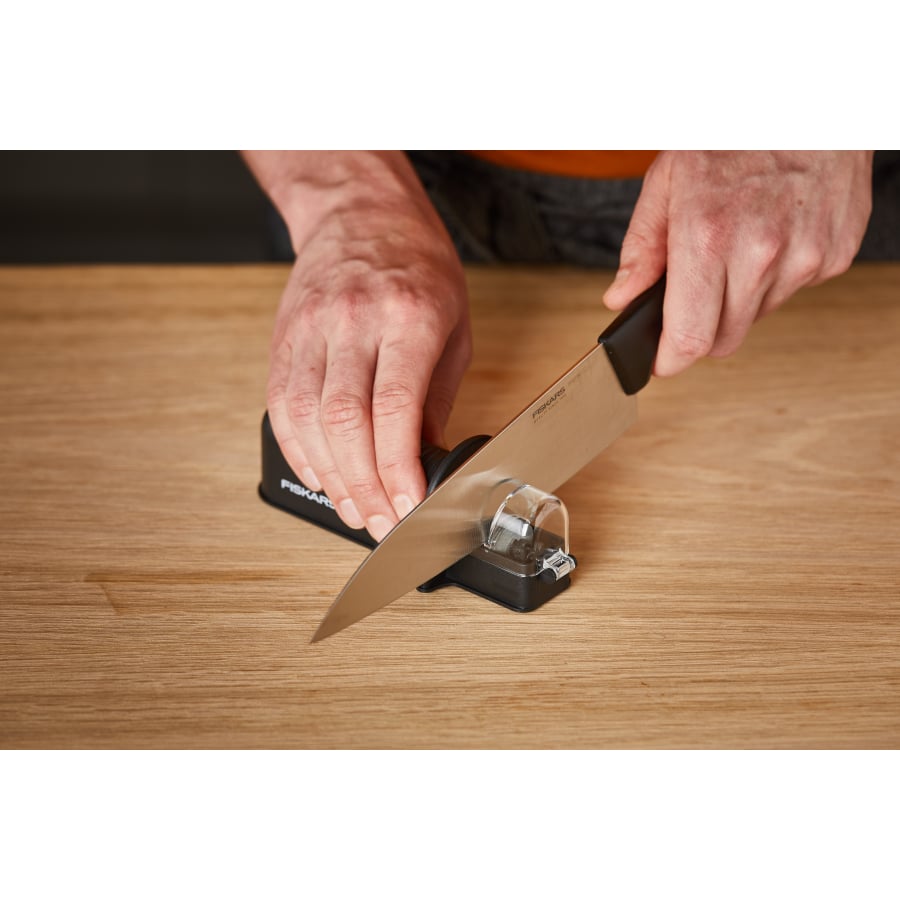 Fiskars Essential Roll-Sharp Messerschärfer